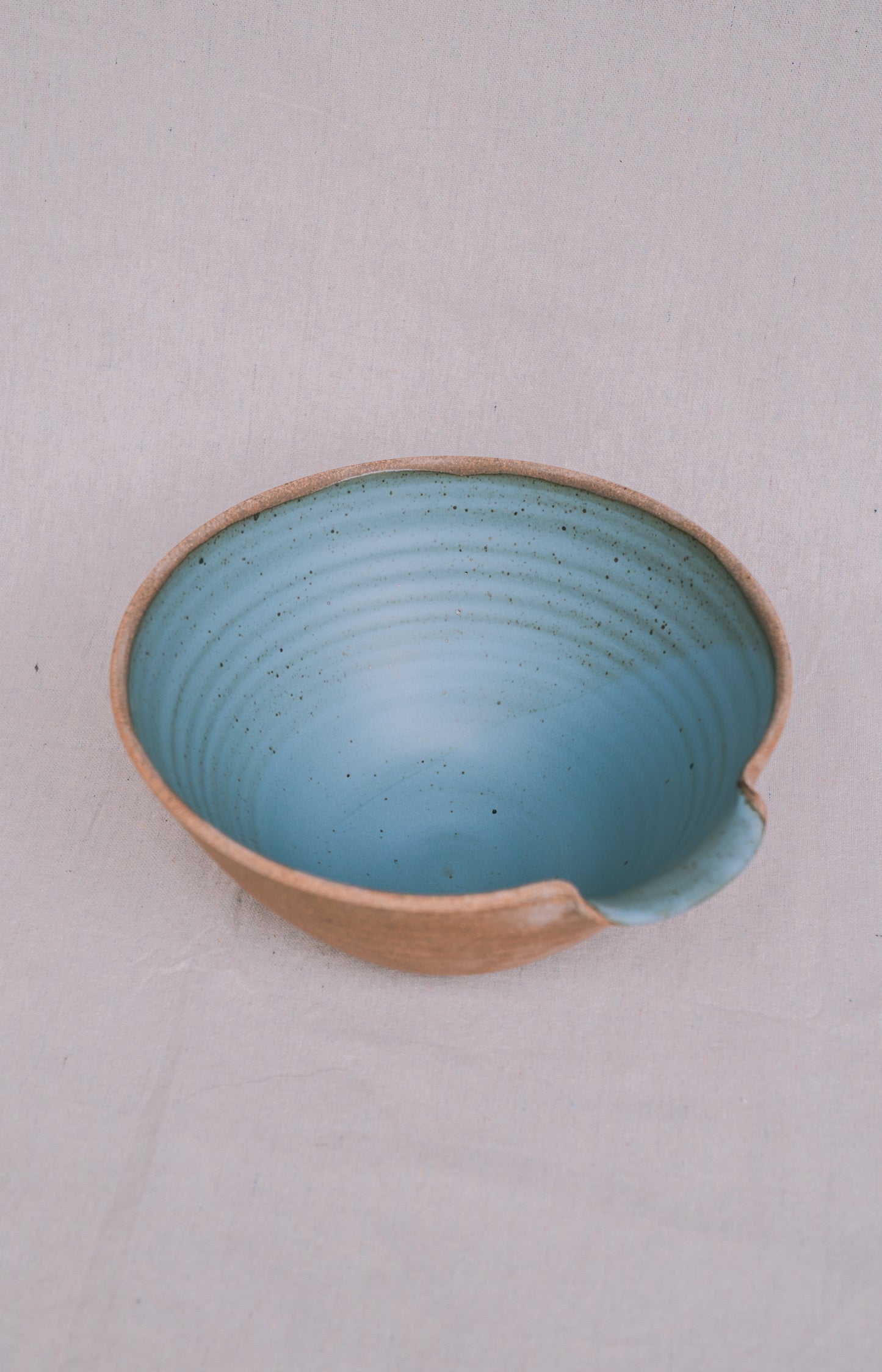 SPOUTED MIXING BOWL