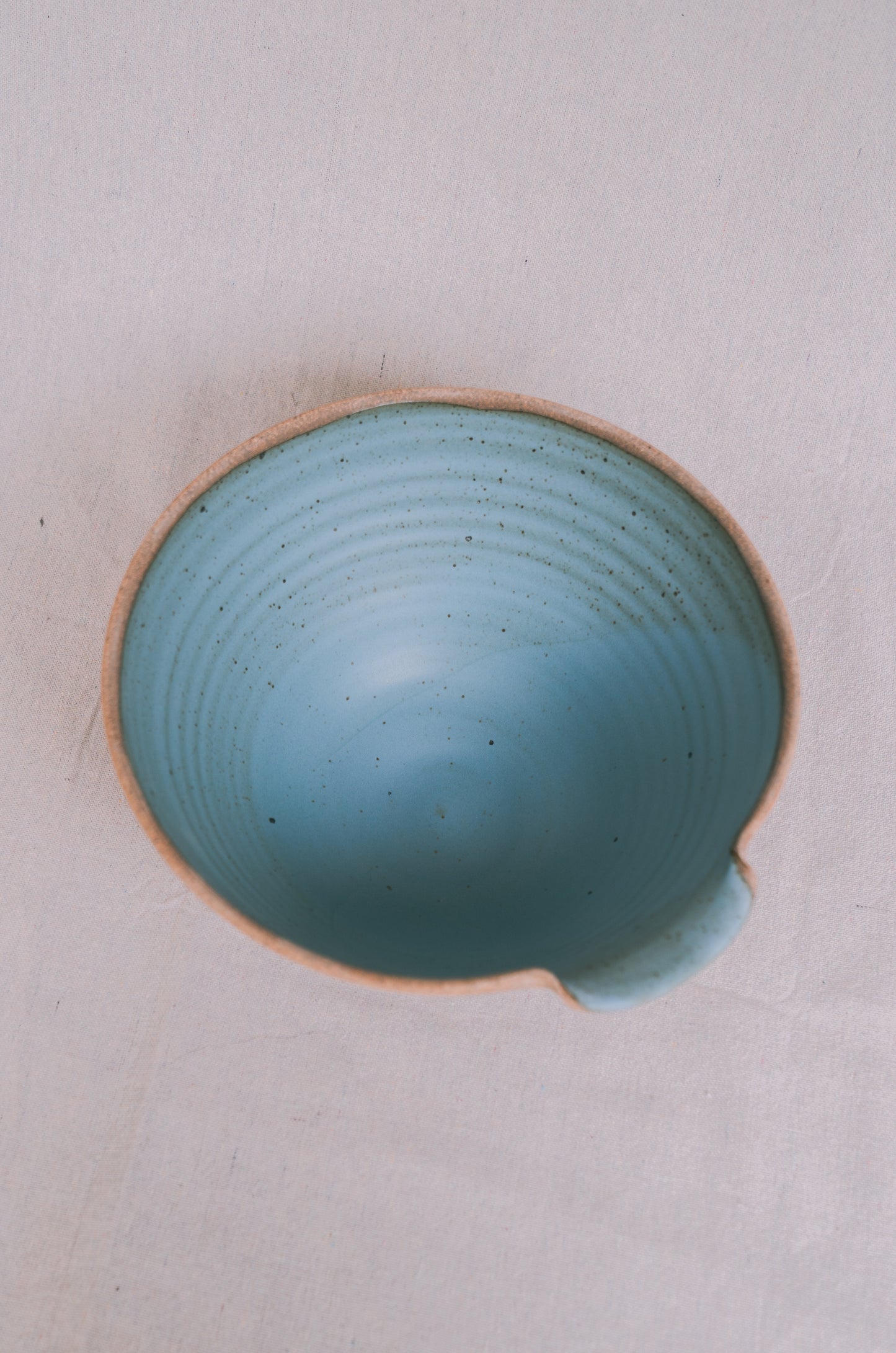 SPOUTED MIXING BOWL