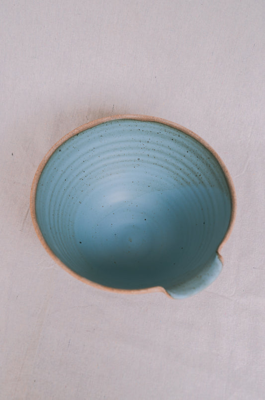 SPOUTED MIXING BOWL