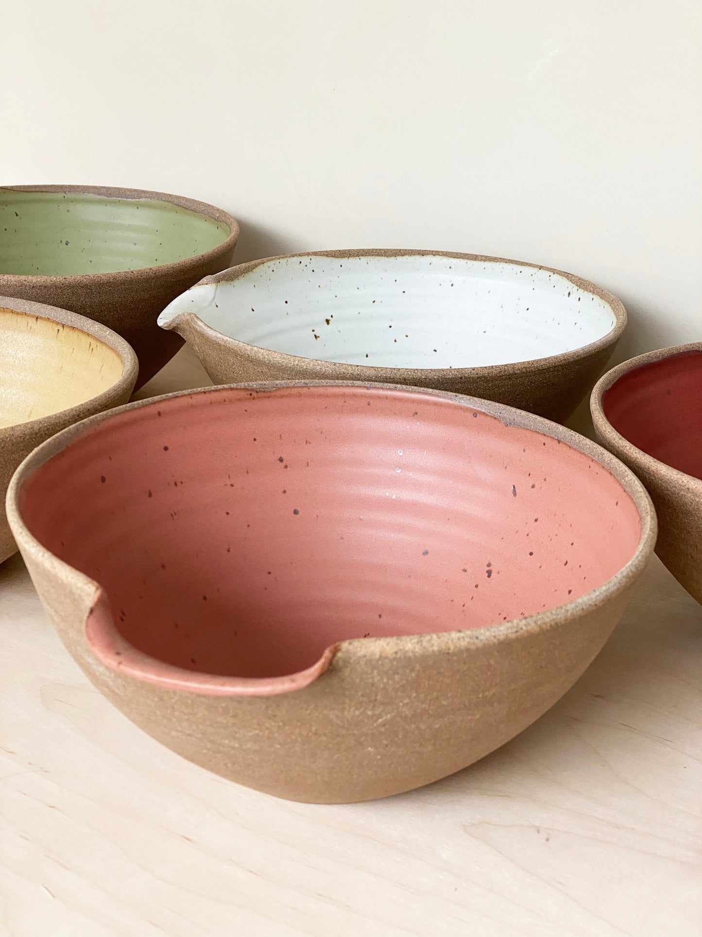 SPOUTED MIXING BOWL