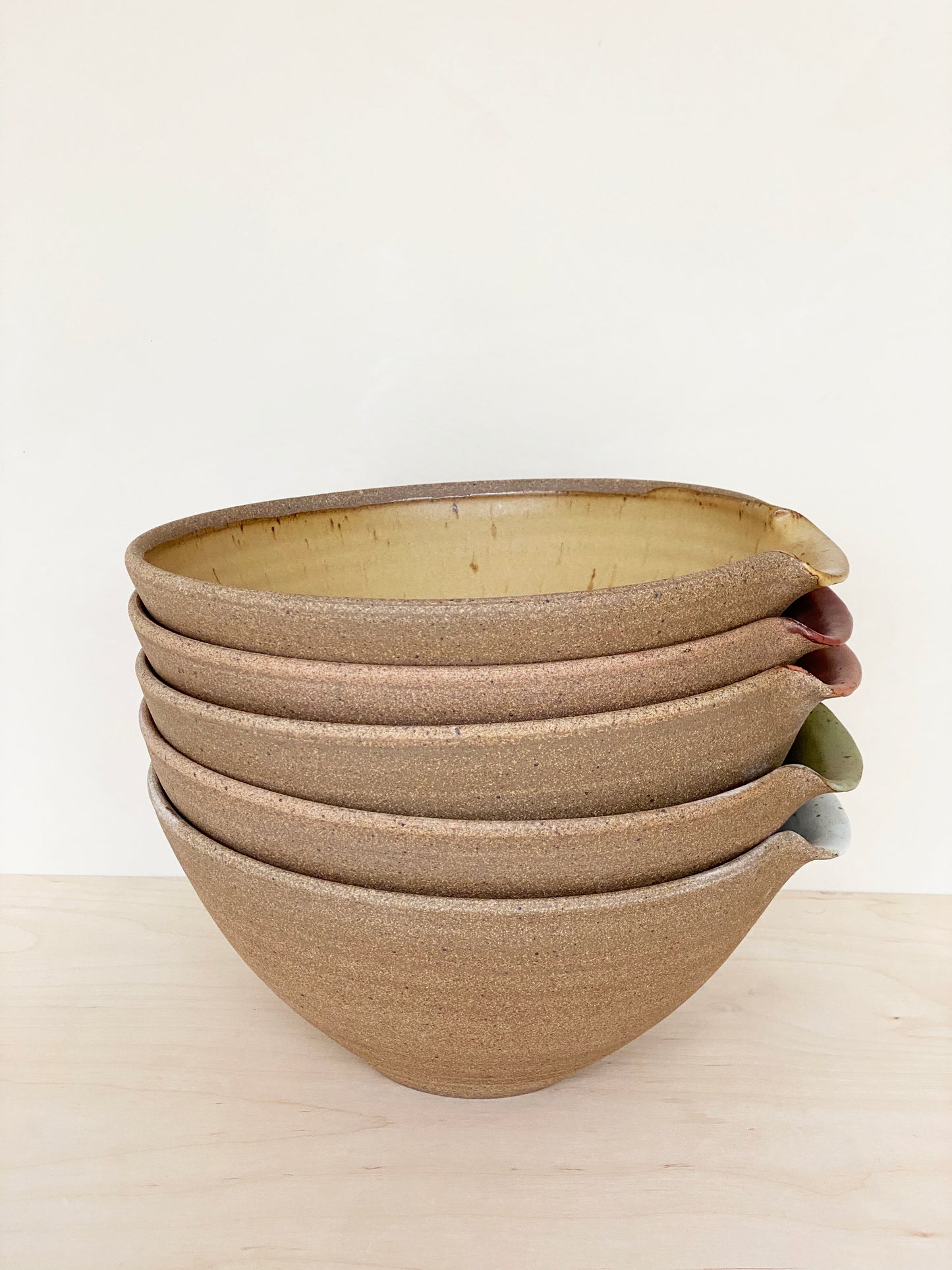 SPOUTED MIXING BOWL