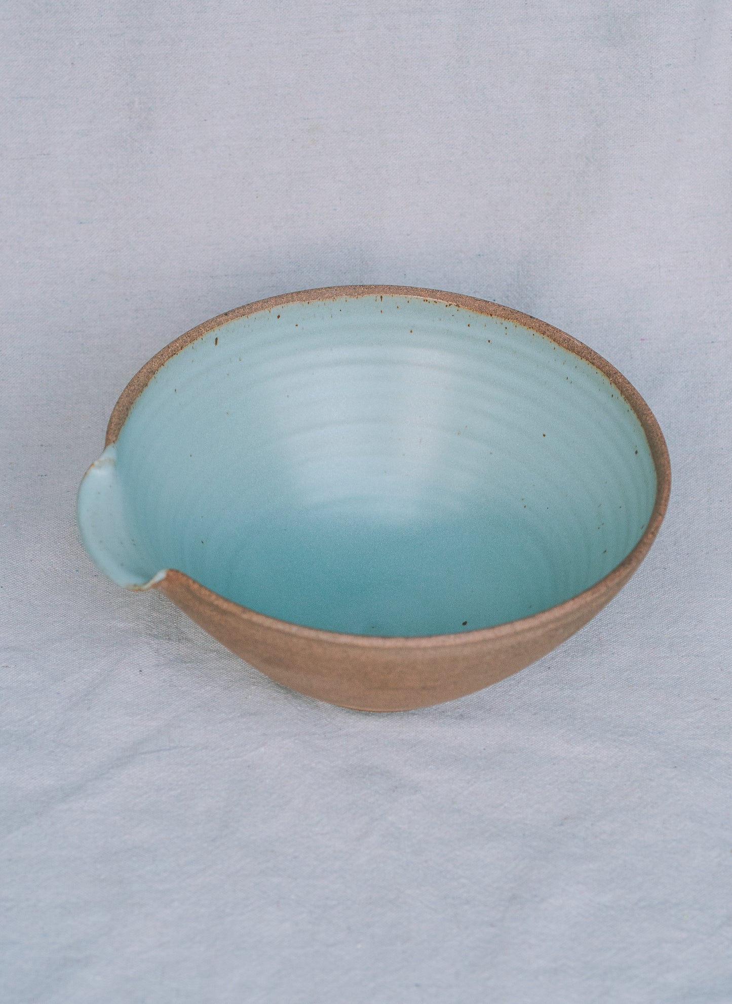 SPOUTED MIXING BOWL